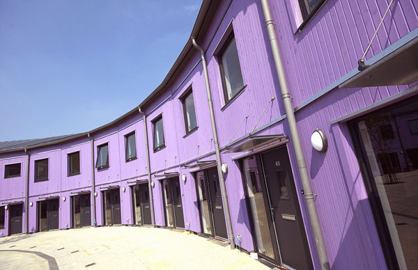 英國住房危機催生新思路 工廠改造成木屋的解決方案